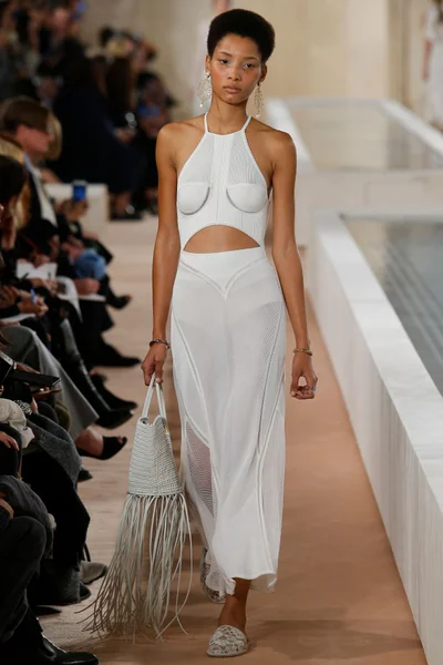 Look 18